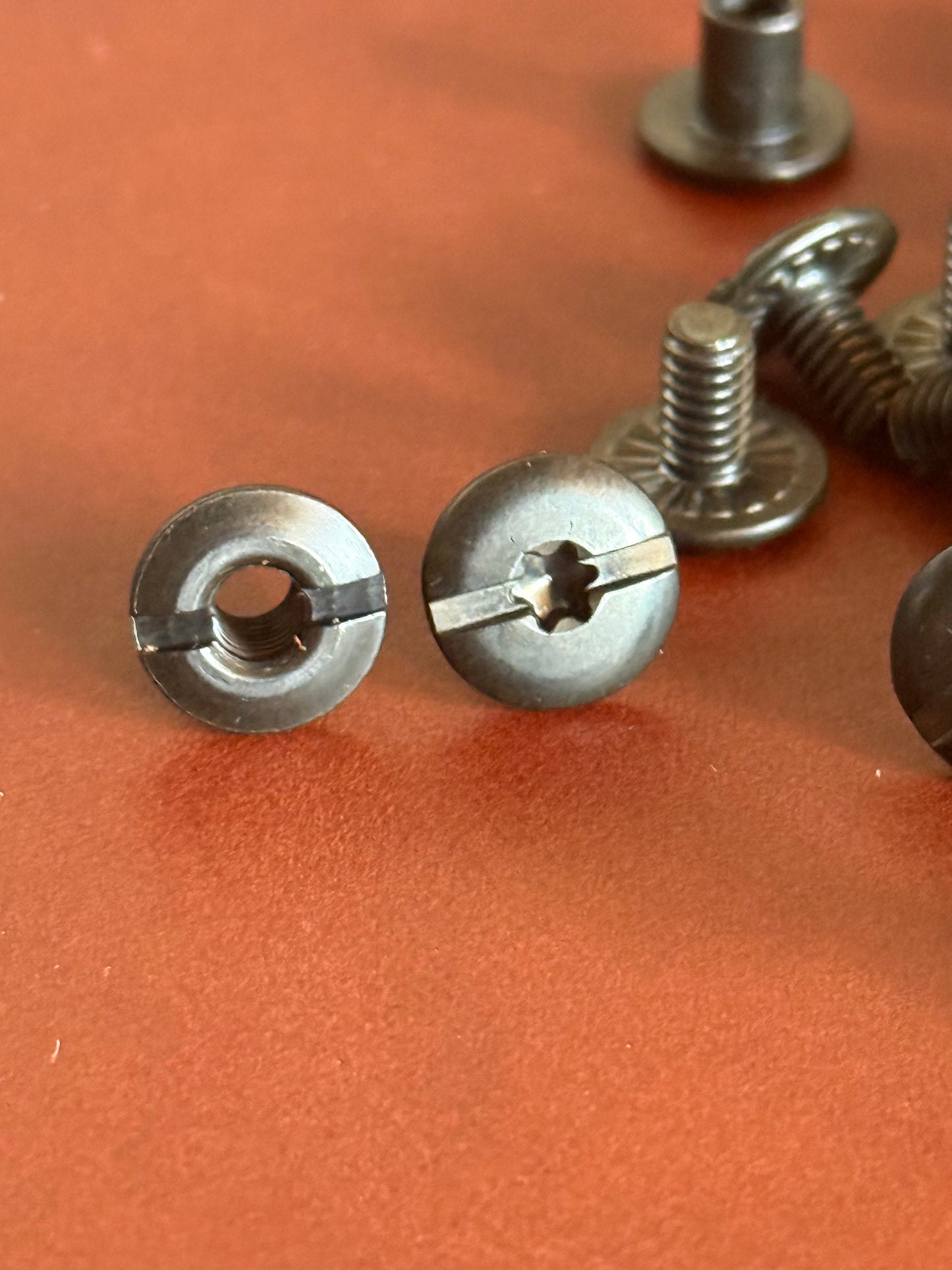 5x Black Chicago Screw D10mm 1/4“ H6,4mm. Stahl. Steel. Buchschraube