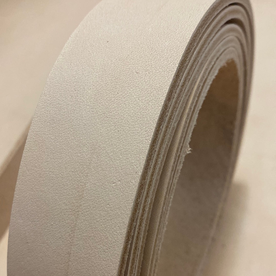 Crust Tooling Leder. Riemen. Belt straps. 5,0-5,5 mm ab 2m Länge. Hecht. Punzierleder.