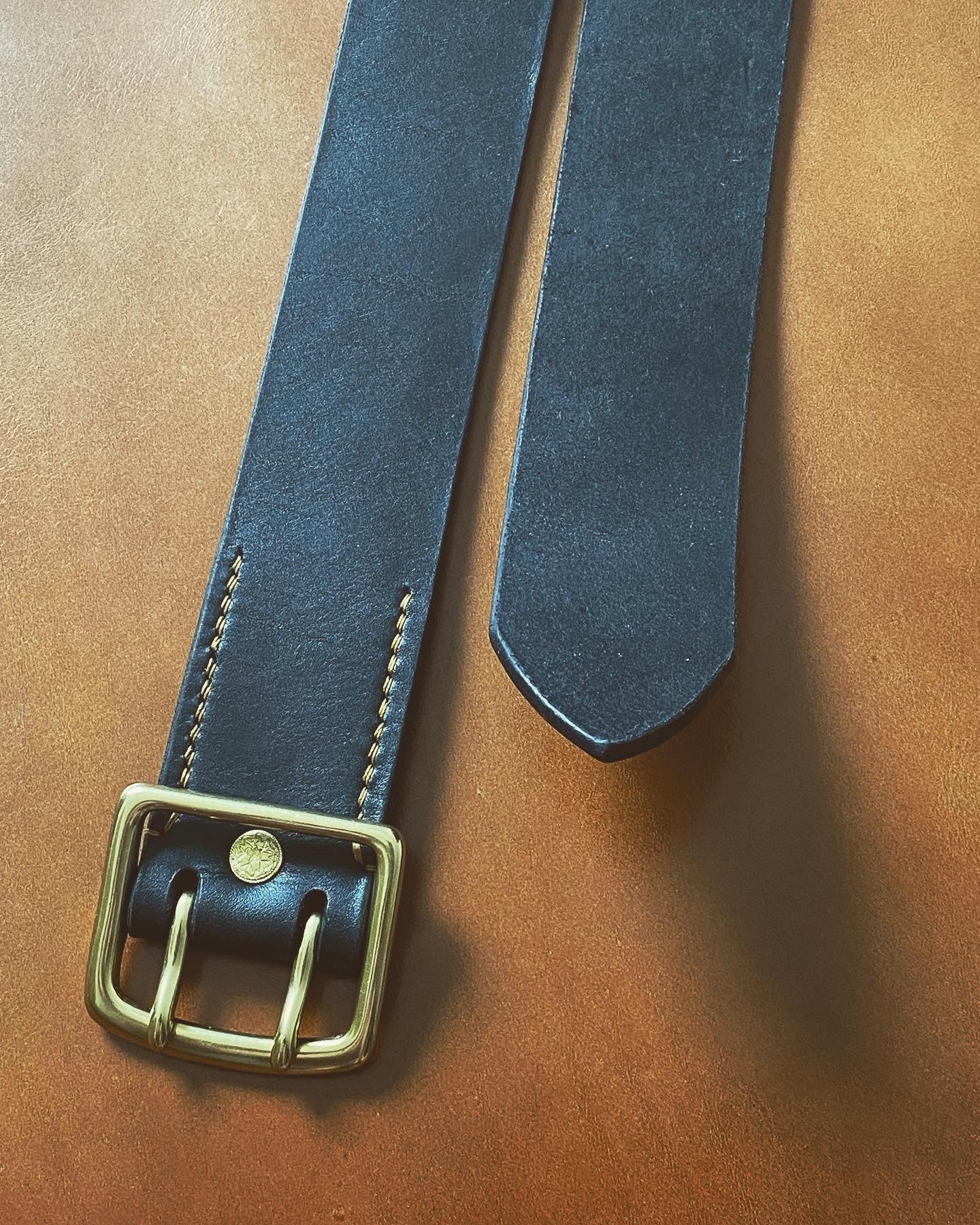 Cinturón de piel fabricado en piel "Roble Hermann" | Color - Marrón oscuro