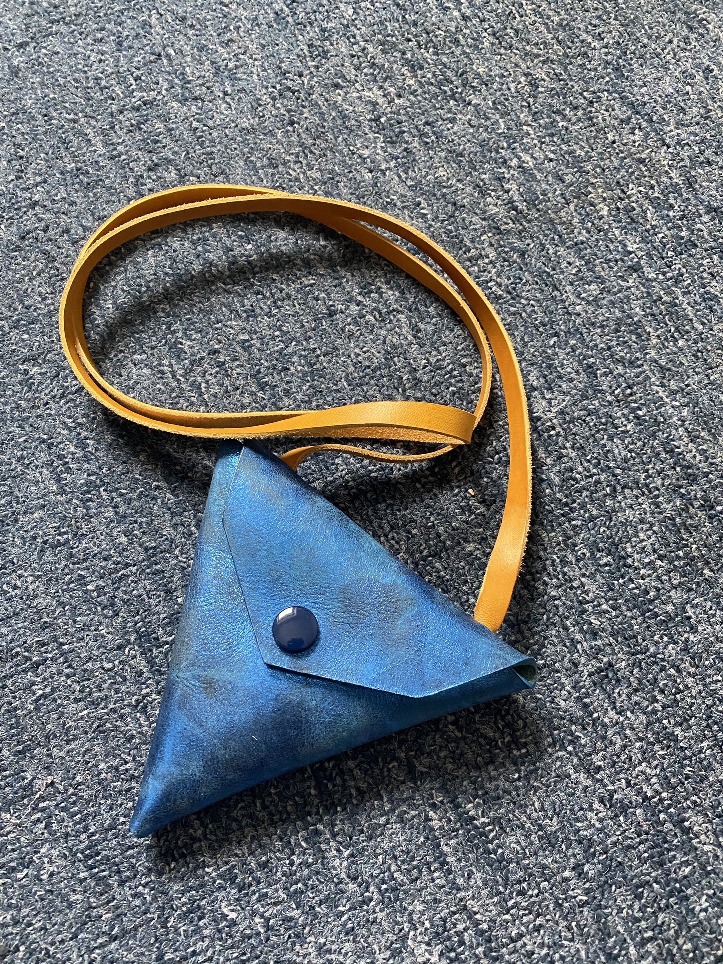 Purse in the shape of a triangle | blue (only on order)